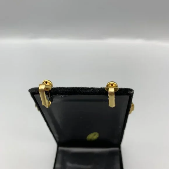 Gold-tone 1 1/4" Double Hoop Earrings with Clip Closure - Picture 4 of 7